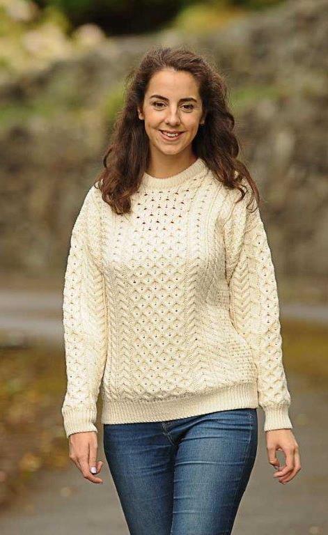 https://www.murphyofireland.com/wp-content/uploads/2014/01/Classic-Ladies-Aran-Sweater-Natural.jpg